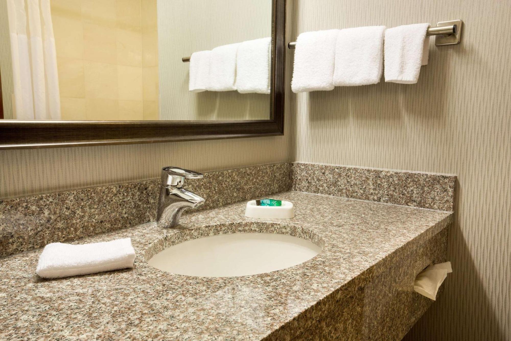 Drury Inn & Suites Columbus 그로브 시티 외부 사진